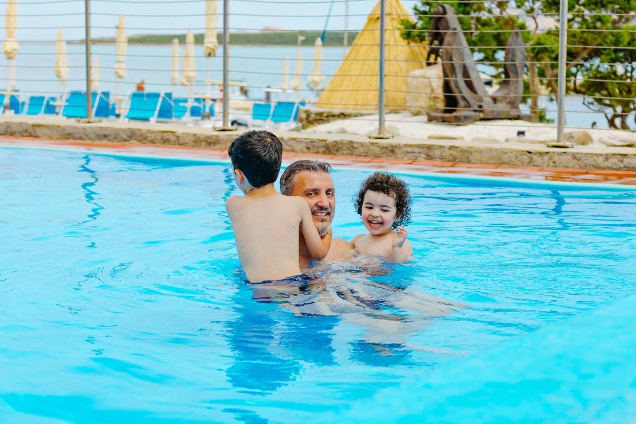 Unahotels Club Hotel Ancora Stintino Buitenkant foto